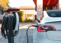 tesla elektromobilio ikrovimas