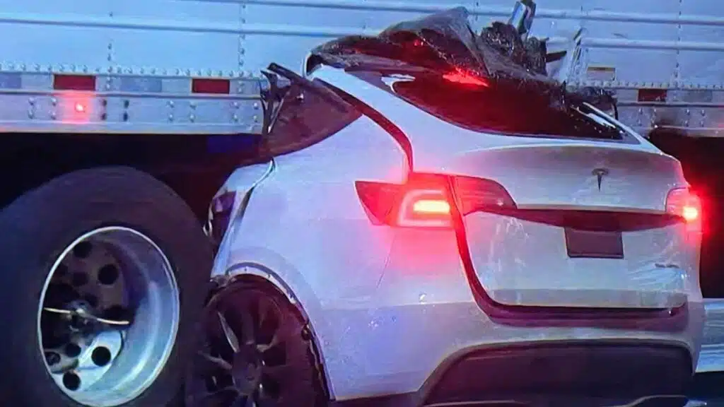 tesla model x eismo ivykis