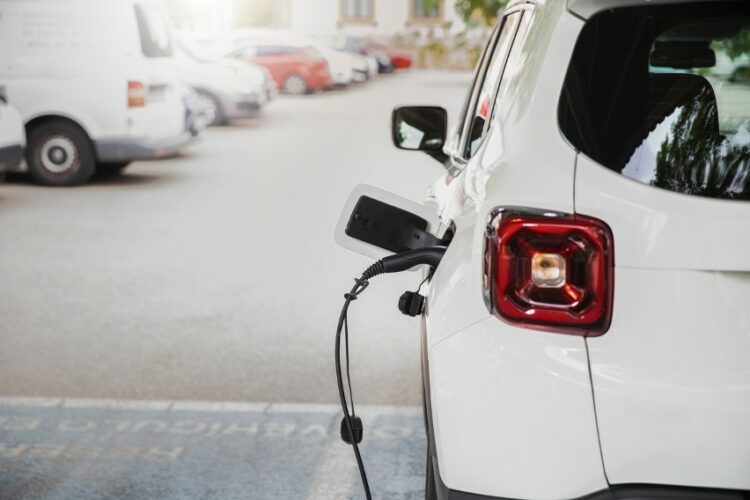 Ar elektriniai ir hibridiniai automobiliai tinka vilkti priekabas