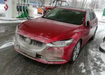 apledejes automobilis degalineje ziema