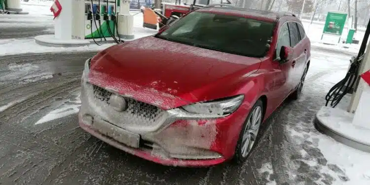 apledejes automobilis degalineje ziema