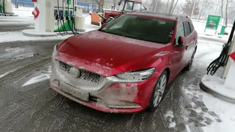 apledejes automobilis degalineje ziema