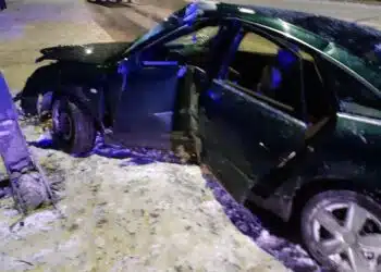 audi a6 eismo ivykis atsitrenke i stulpa