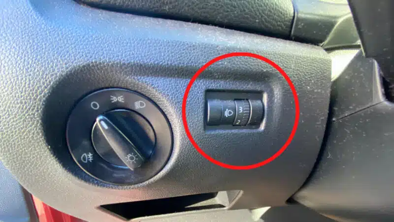 automobilio priekiniu zibintu reguliavimas