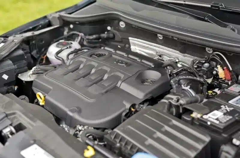automobilio variklio skyrius ecu