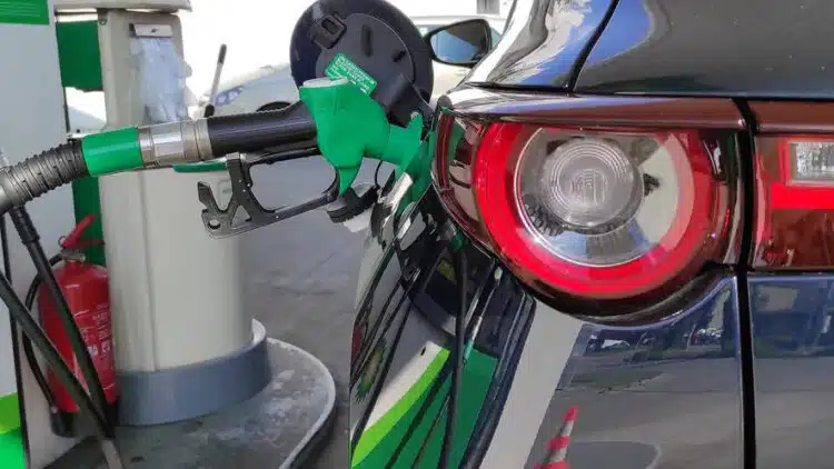ekonomiski automobiliai automobilis degaline kuro pildymas i automobili taupus automobiliai