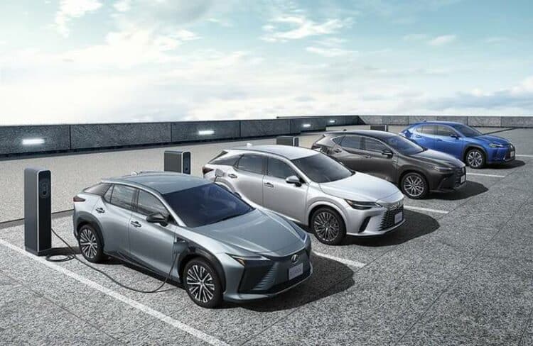 lexus automobiliai