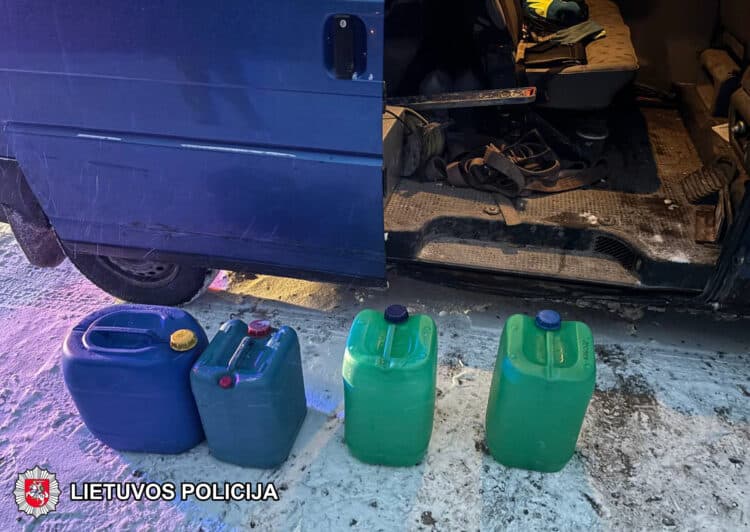 naminuke kanistruose volkswagen caravelle automobilis
