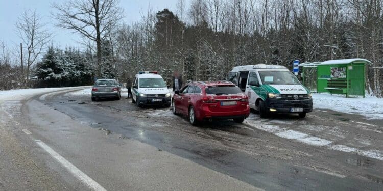 policijos tarnybiniai automobiliai policijos reidai reidas