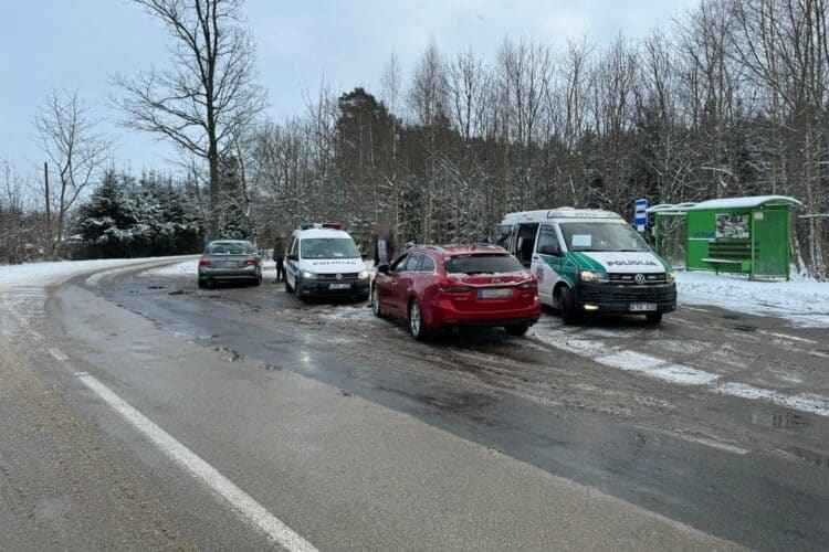 policijos tarnybiniai automobiliai policijos reidai reidas