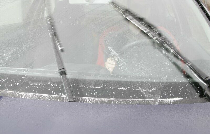 priekinis automobilio stiklas langu plovimo skystis