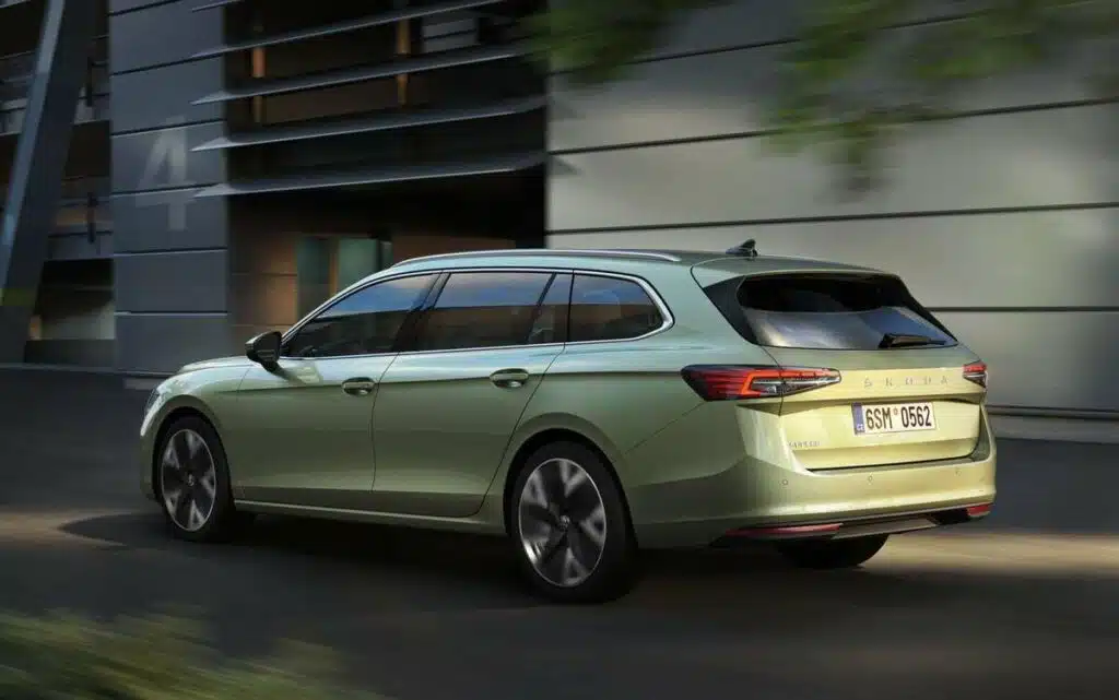 skoda superb 2024 universalas 3