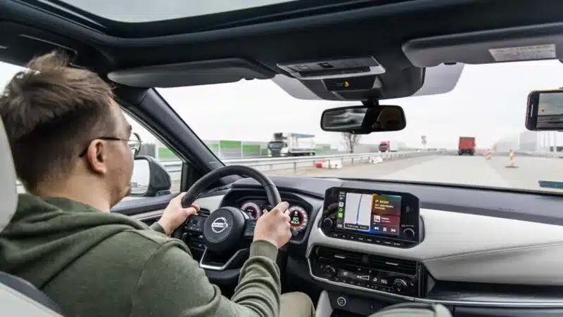 vyras vairuoja automobili sistema addw