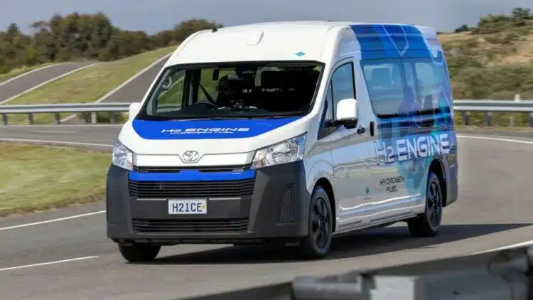 Toyota vandenilinis HiAce prototipas