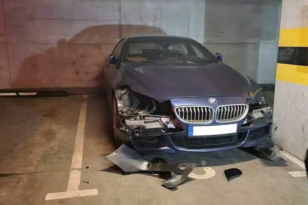 apvogtas bmw 6 automobilis