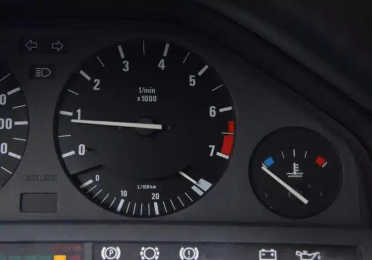 automobilio apziura pries pirkima saltas variklis
