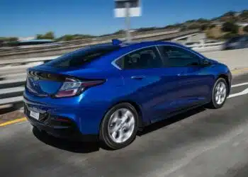 chevrolet volt hibridinis automobilis