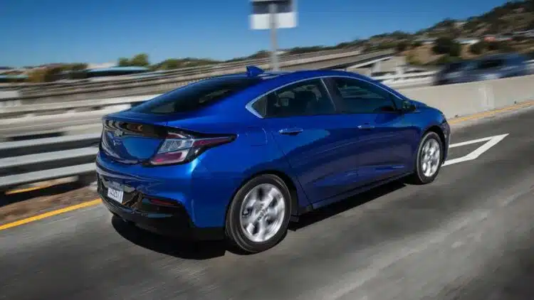 chevrolet volt hibridinis automobilis