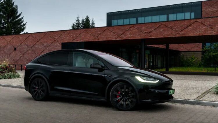 elektromobilis tesla model x plaid