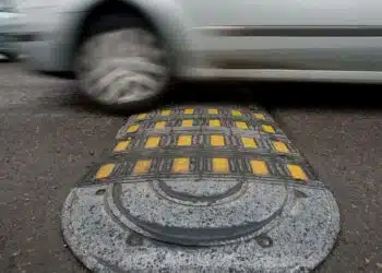 greicio mazinimo kalneliai gulintis policininkas