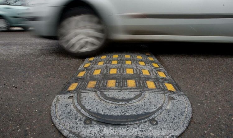 greicio mazinimo kalneliai gulintis policininkas