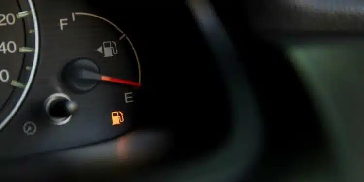 kuras kuro slegis automobilio prietaisu skydelis
