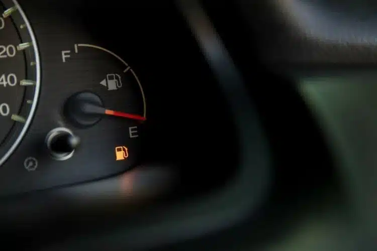 kuras kuro slegis automobilio prietaisu skydelis