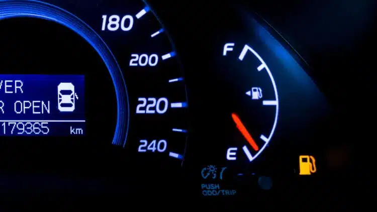 kuro lempute kuras automobilio prietaisu skydelis