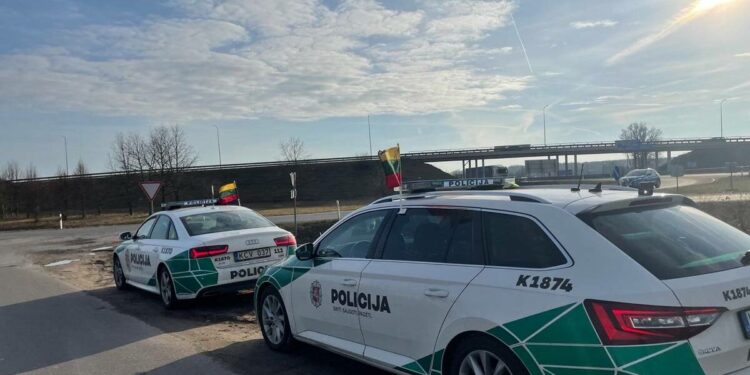 policijos tarnybiniai autombiliai audi skoda