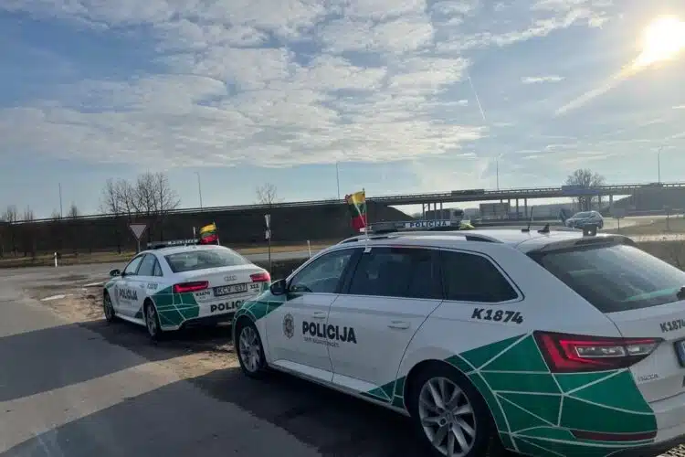 policijos tarnybiniai autombiliai audi skoda
