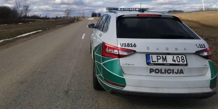 skoda tarnybinis policijos automobilis