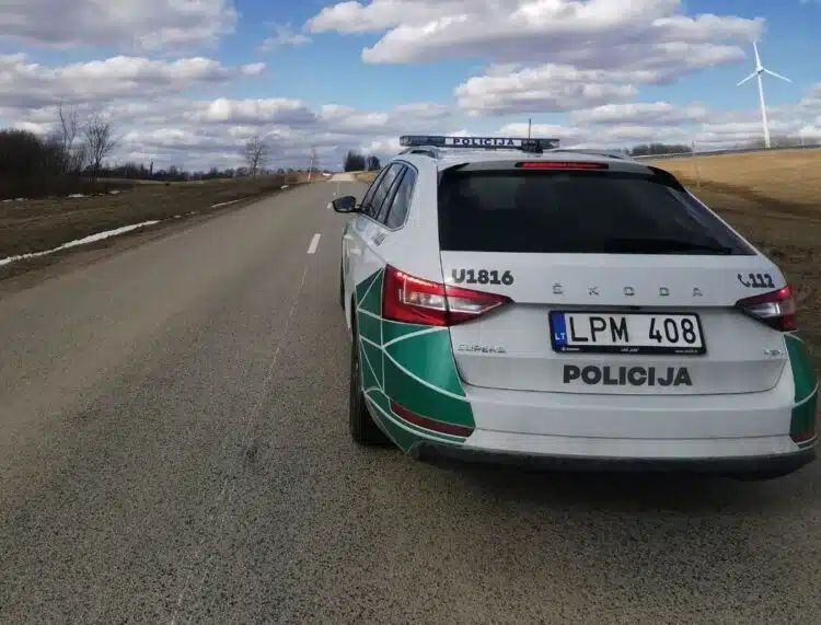 skoda tarnybinis policijos automobilis