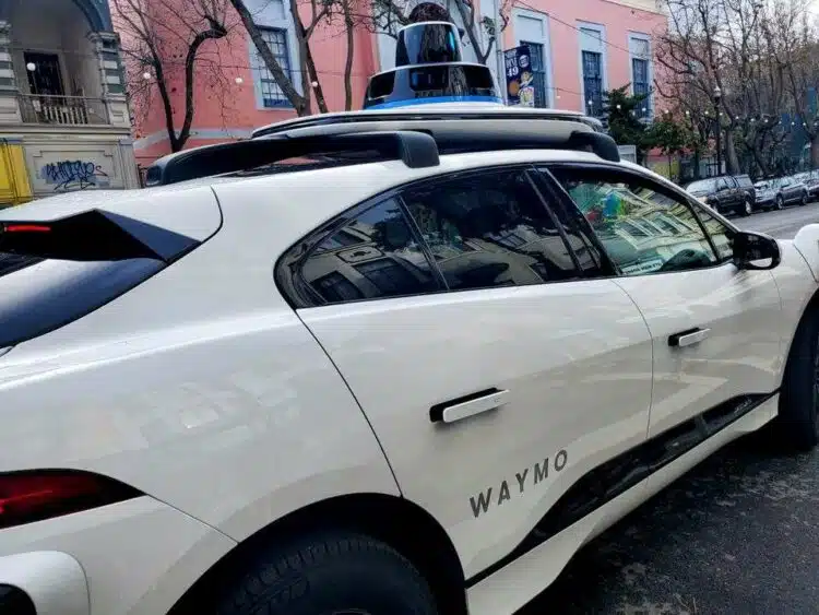 waymo automobilis be vairuotojo