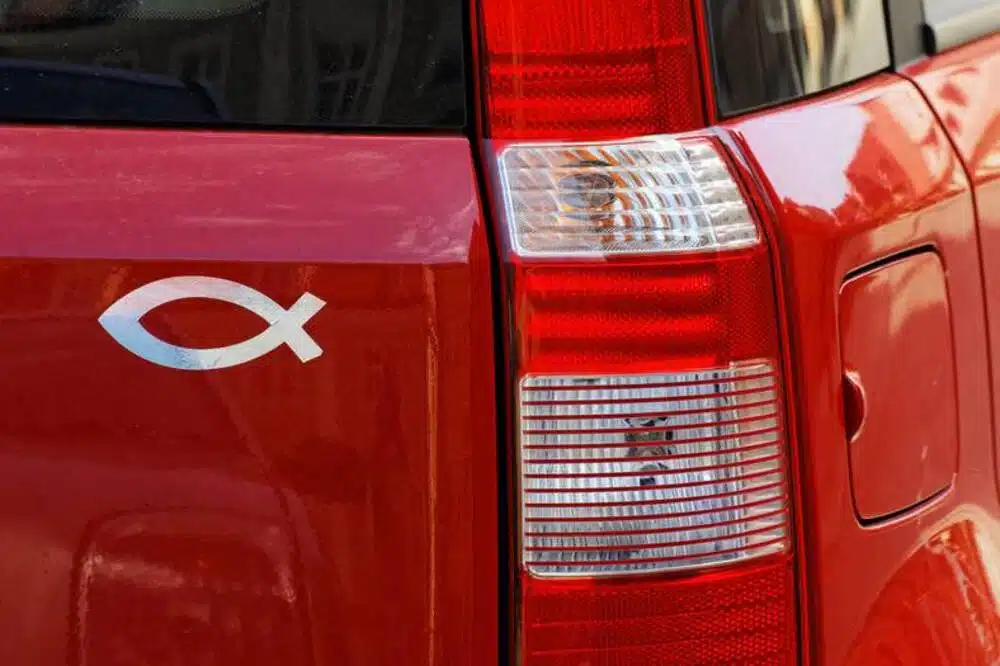 zuvies zenklas ant automobilio zuvis lipdukas
