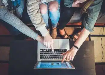 Į ką reikia atkreipti dėmesį renkantis padangas internetu