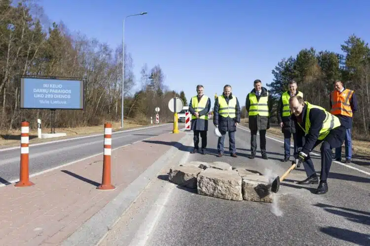 Istorinis momentas pradėti blogiausio Lietuvoje kelio Vilnius-Utena rekonstrukcijos darbai