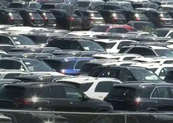 automobiliu aikstele mercedes benz