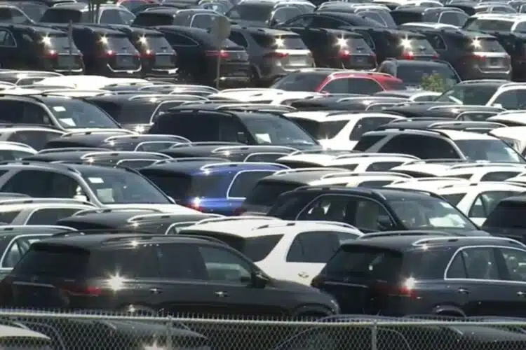 automobiliu aikstele mercedes benz