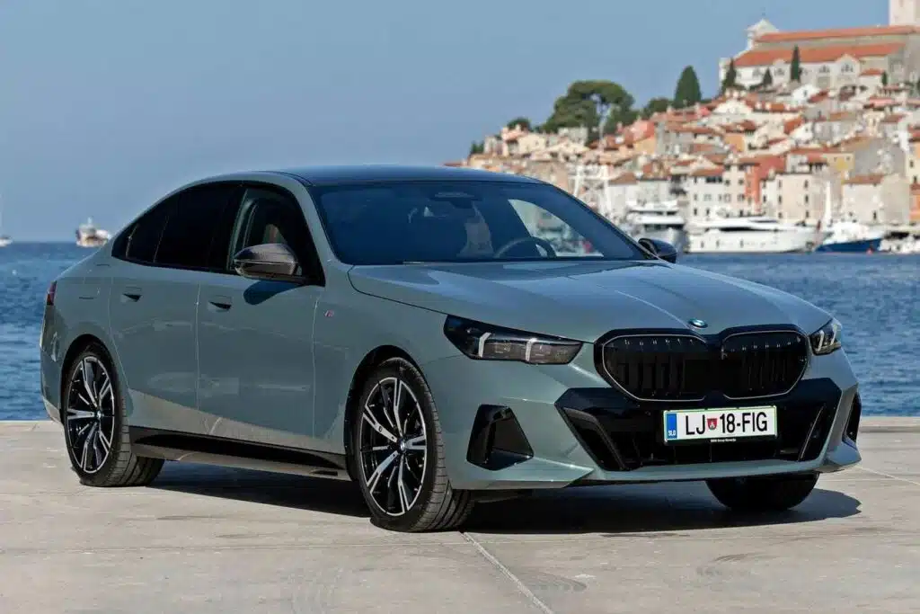 bmw i5 elektromobilis
