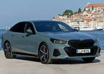 bmw i5 elektromobilis