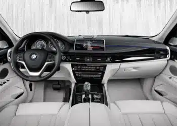 bmw x5 visureigis interjeras