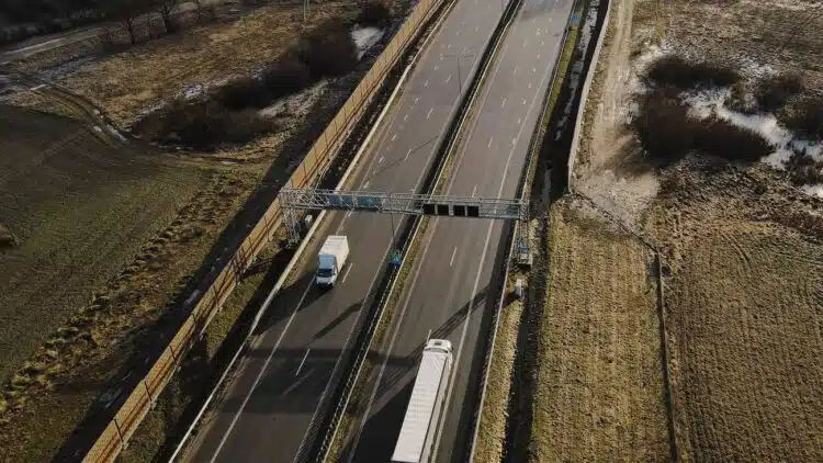kelias automagistrale vilkikas sunkvezimis