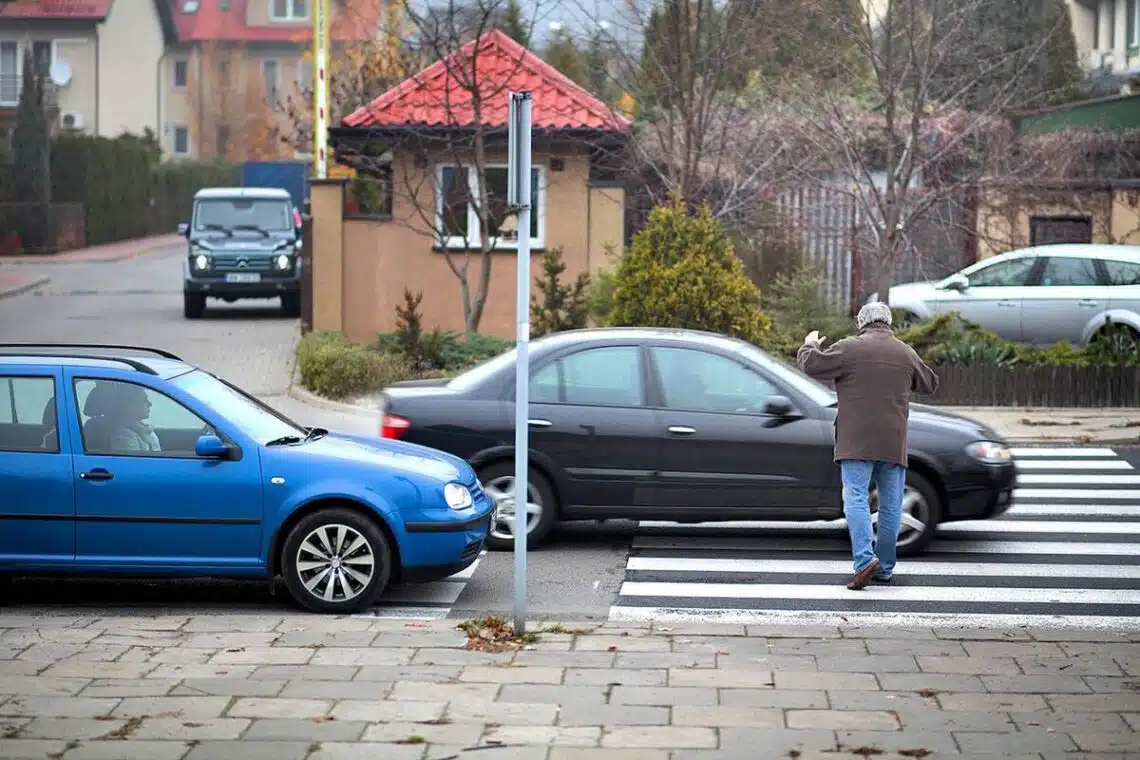 pesciuju pereja pestysis automobiliai