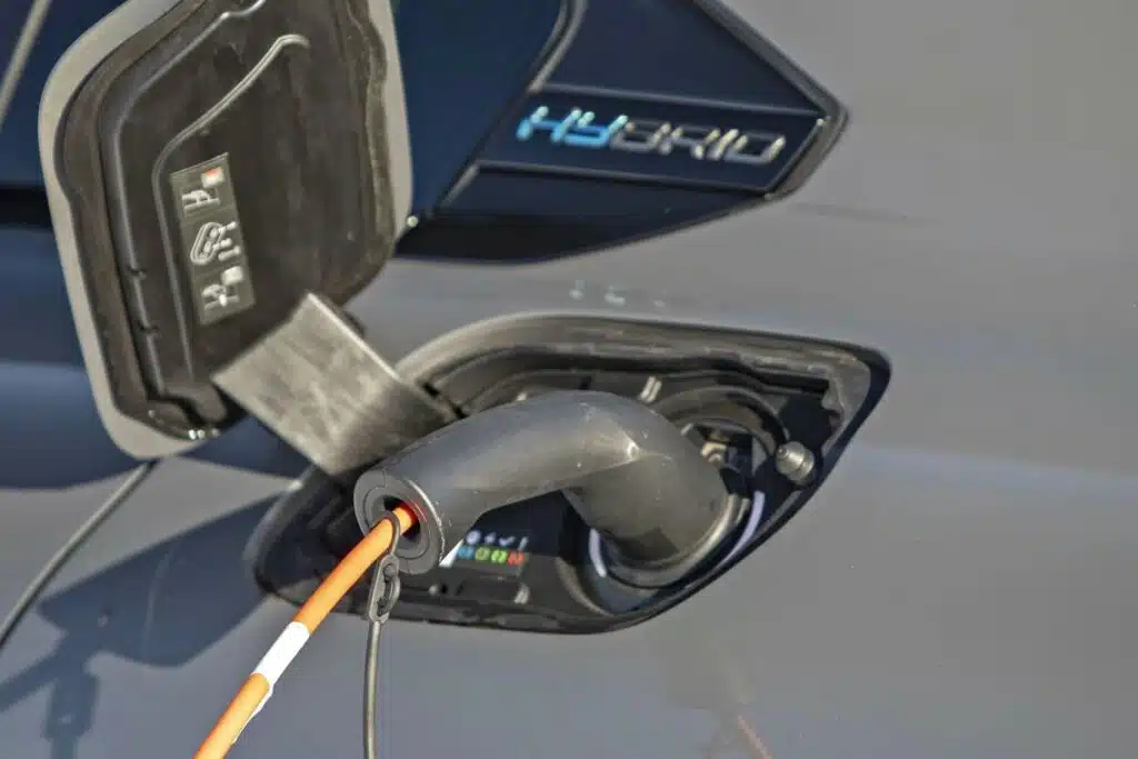 plug-in hibridinis automobilis plug in hibridiniai automobiliai