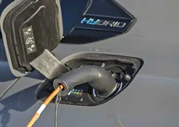 plug-in hibridinis automobilis plug in hibridiniai automobiliai