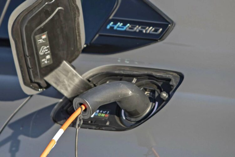 plug-in hibridinis automobilis plug in hibridiniai automobiliai