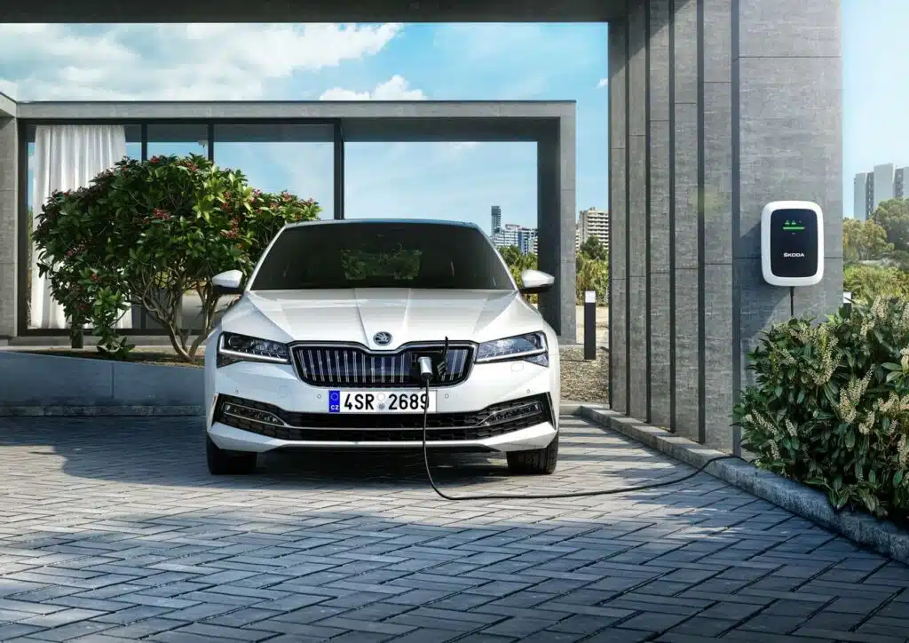 skoda superb hibridinis automobilis ar hibridinis automobili galima vilkti