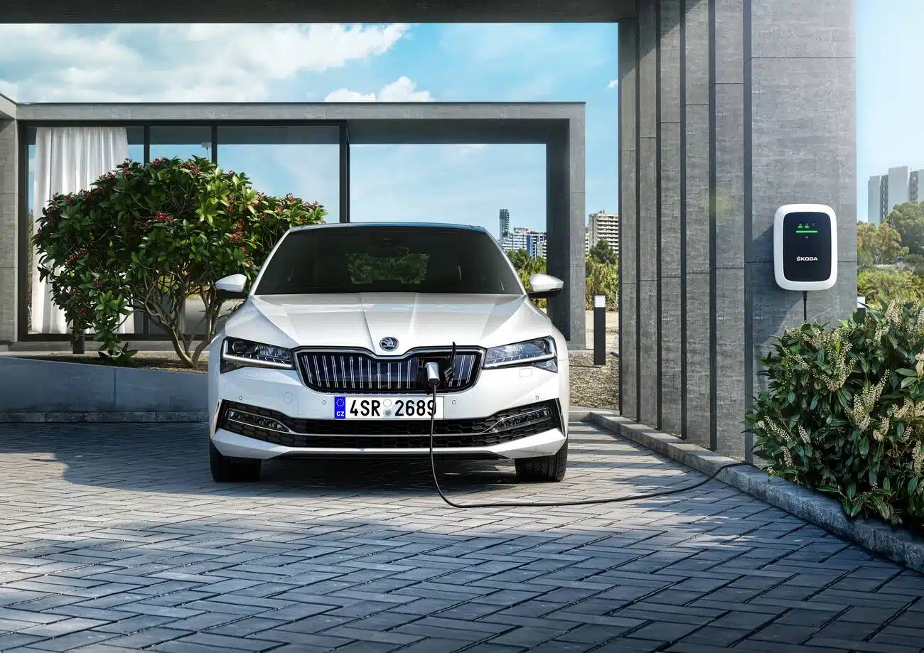 skoda superb hibridinis automobilis ar hibridinis automobili galima vilkti