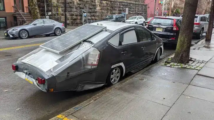 tikriausiai bjauriausias toyota prius hibridinis automobilis