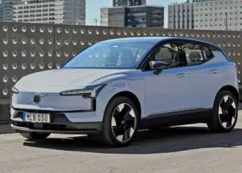 volvo ex30 automobilis